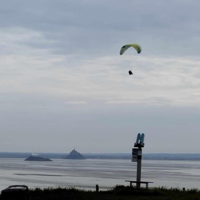 Maison Vue Sur Le Mont Saint Michel Et Sa Baie Champeaux